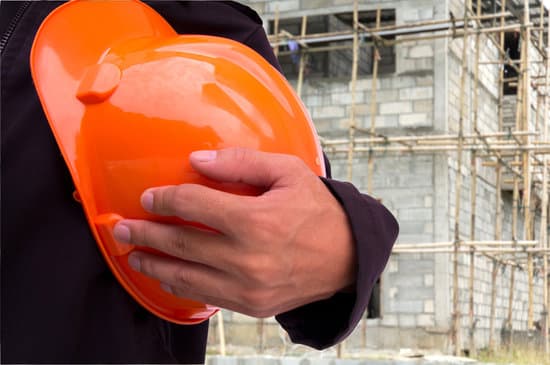 形容街上人少冷清的句子